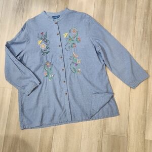 Vintage Karen Scott shirt XL light blue linen embroidered floral blouse boho